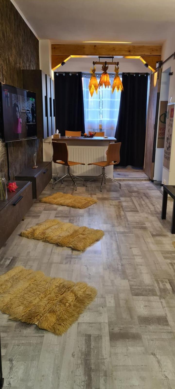 Tiki'S Bar Studio Bukarest Kültér fotó